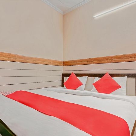 Oyo Park View Guest House Near Edm Mall Нью-Дели Экстерьер фото