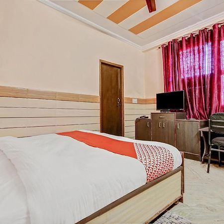 Oyo Park View Guest House Near Edm Mall Нью-Дели Экстерьер фото