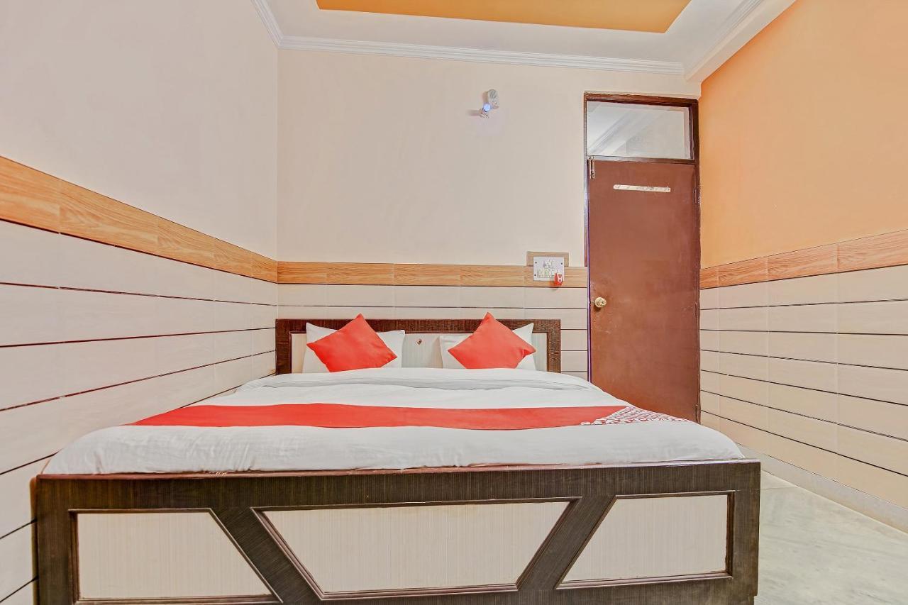 Oyo Park View Guest House Near Edm Mall Нью-Дели Экстерьер фото