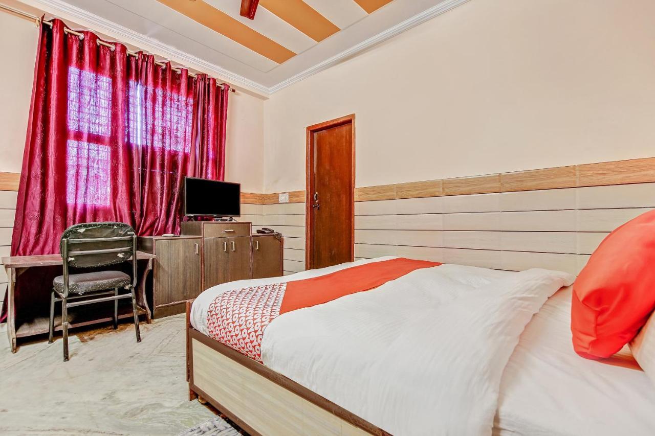 Oyo Park View Guest House Near Edm Mall Нью-Дели Экстерьер фото