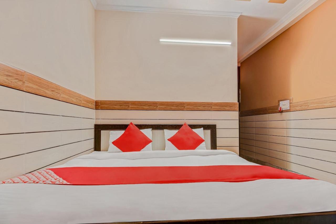 Oyo Park View Guest House Near Edm Mall Нью-Дели Экстерьер фото