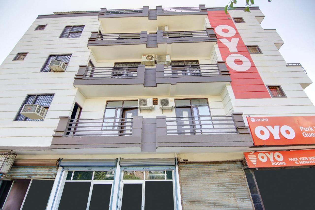 Oyo Park View Guest House Near Edm Mall Нью-Дели Экстерьер фото