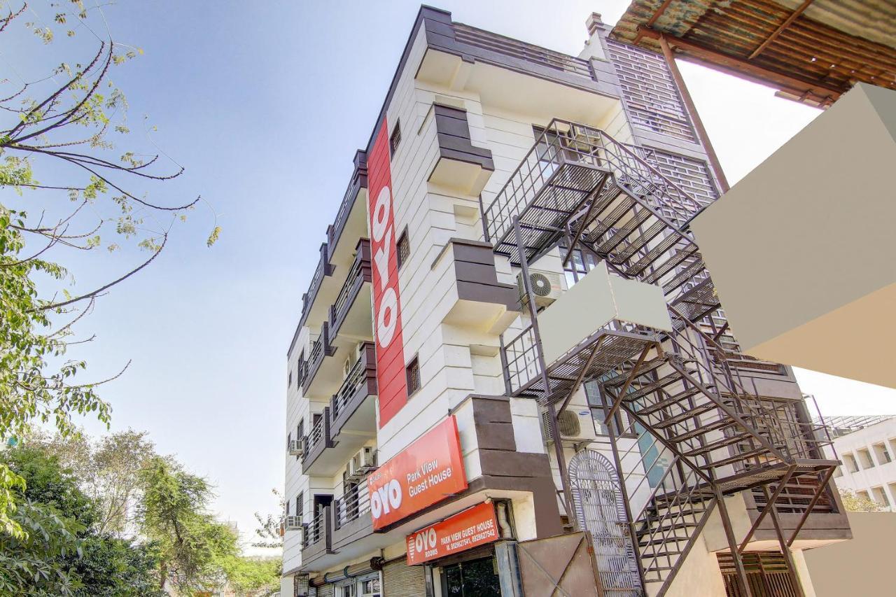 Oyo Park View Guest House Near Edm Mall Нью-Дели Экстерьер фото