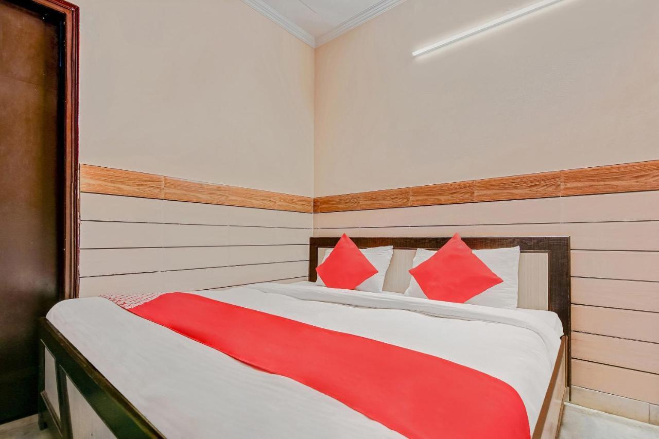 Oyo Park View Guest House Near Edm Mall Нью-Дели Экстерьер фото