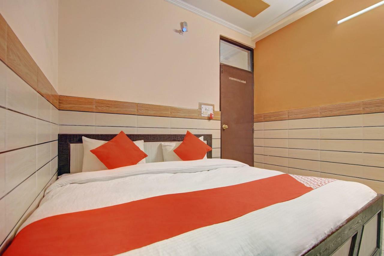 Oyo Park View Guest House Near Edm Mall Нью-Дели Экстерьер фото